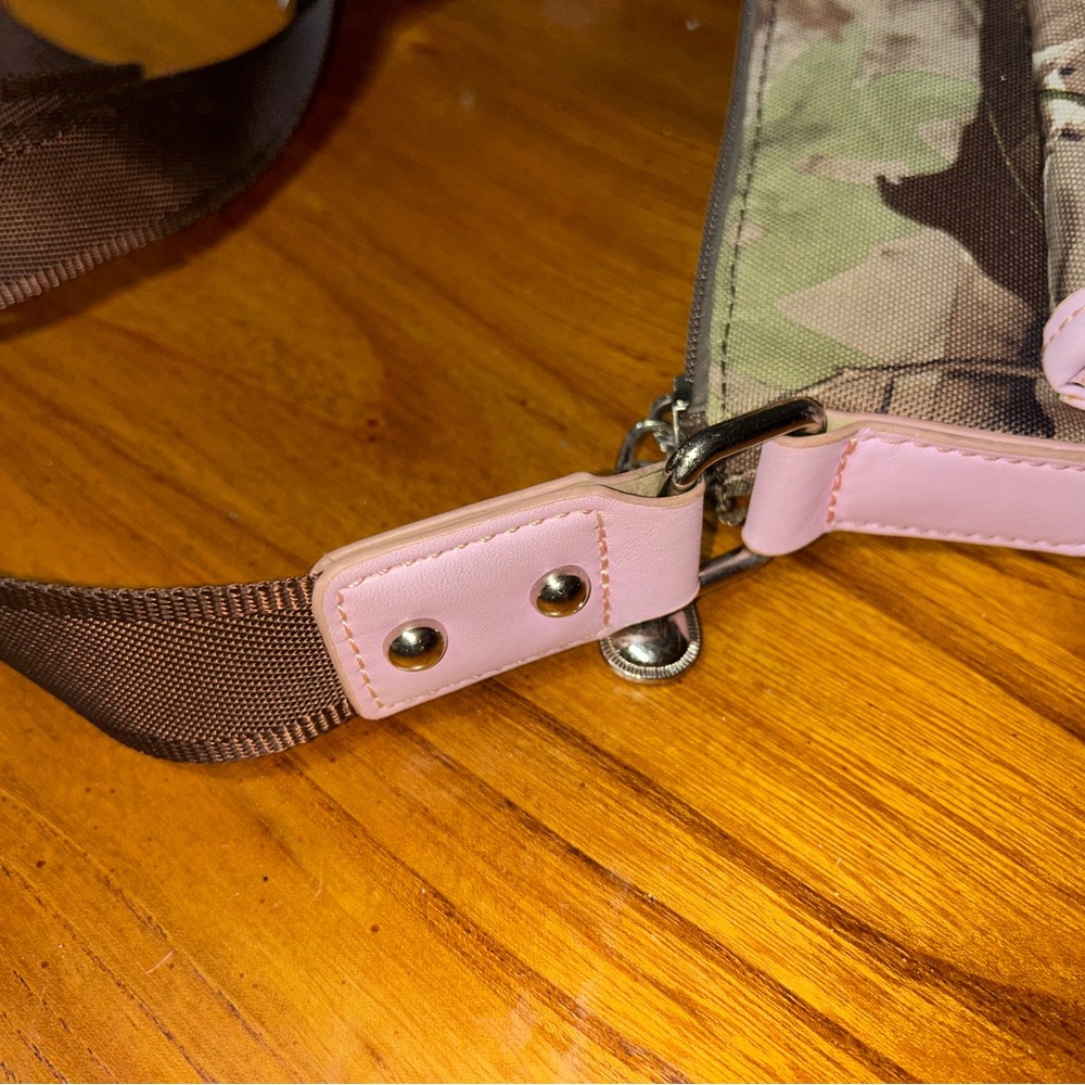 Bass Pro Shops Camo Crossbody Bag with Pink Trim - Picture 15 of 15